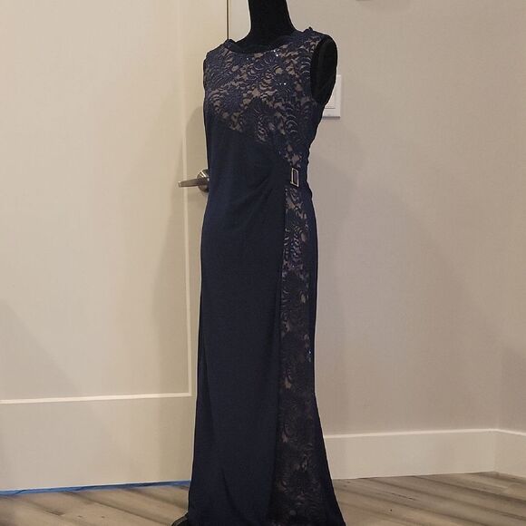 Elegant Navy Lace Evening Dress - Picture 1 of 9